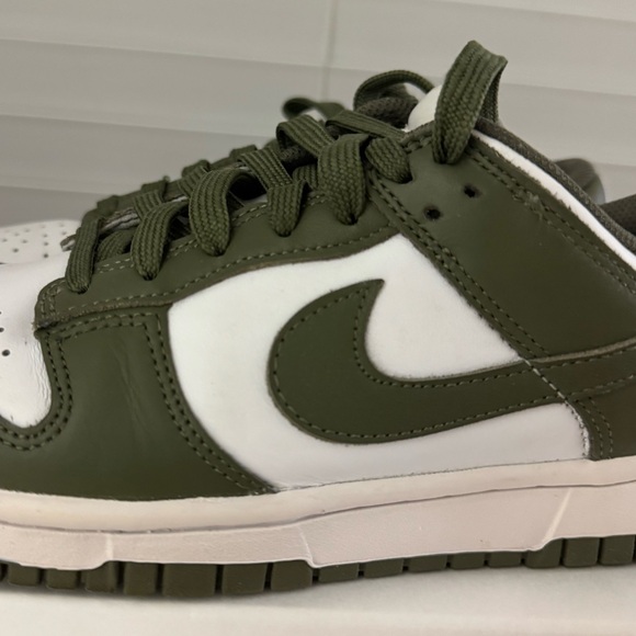 Nike | dunk low medium olive green | 7.5 - Picture 12 of 14
